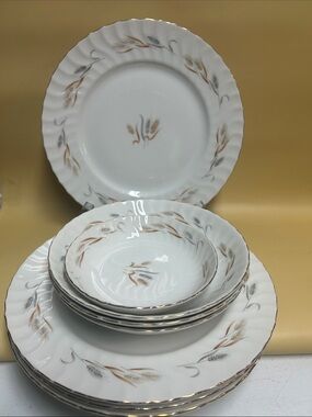 CAROUSEL WHEAT fine JAPAN porcelaine DINNERWARE GRAY GOLD WHEAT whit gold trim